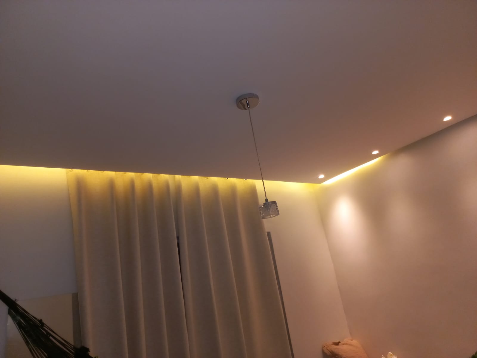 Depois — Sanca com LED e acabamento premium